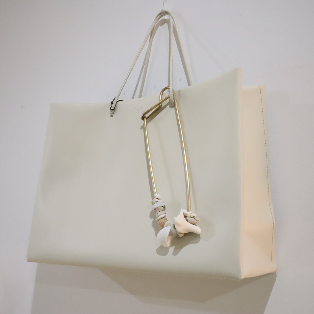 O'Tru no Trus  BIG PIN SCULPTURE『E』