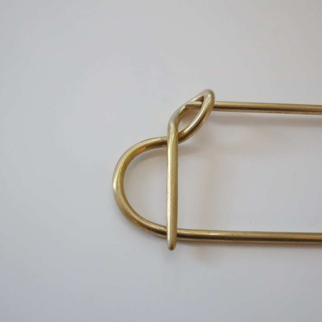 O'Tru no Trus  BIG PIN SCULPTURE『J』