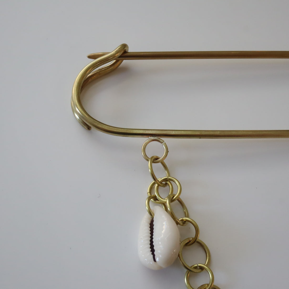 O'Tru no Trus  BIG PIN SCULPTURE『C』