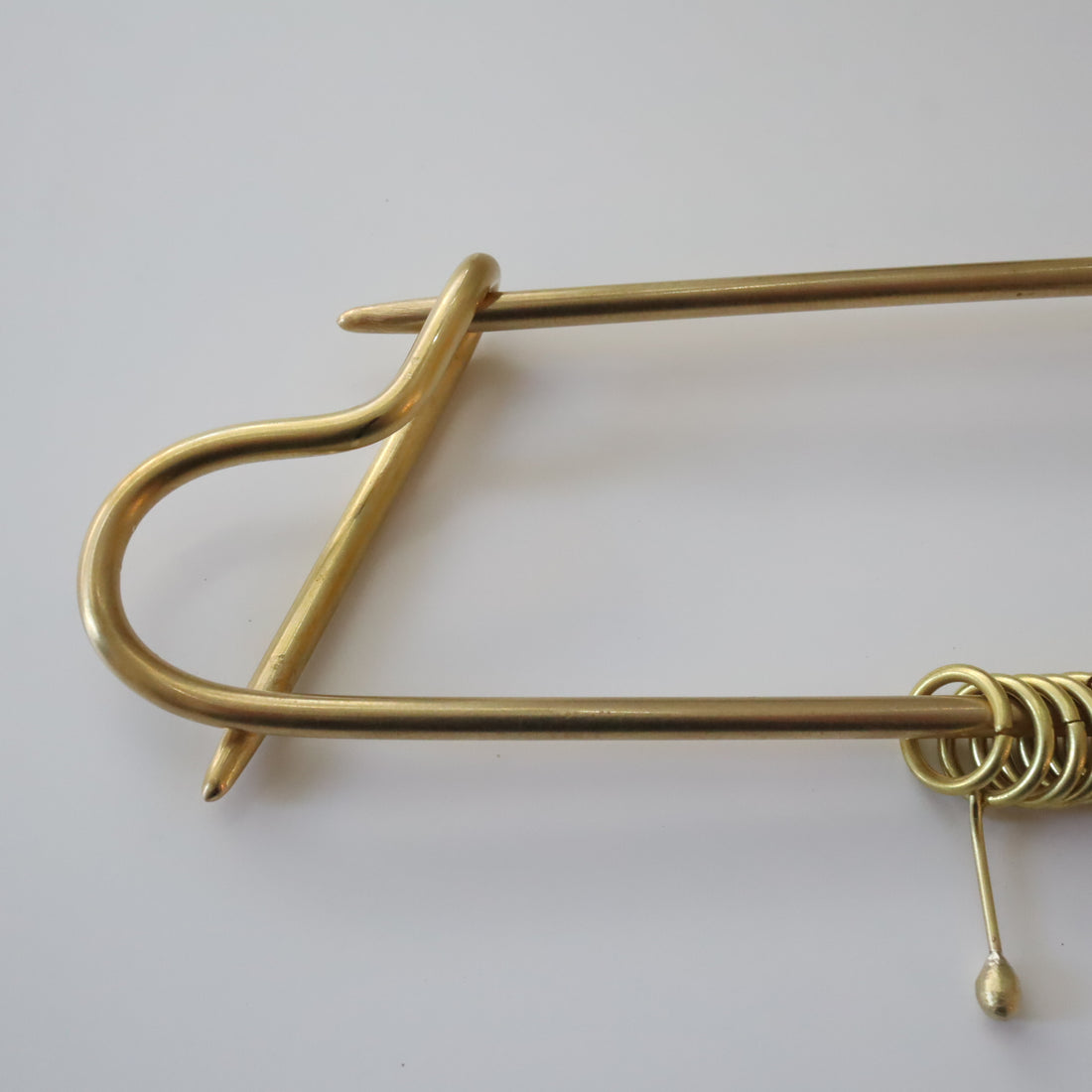 O'Tru no Trus  BIG PIN SCULPTURE『H』