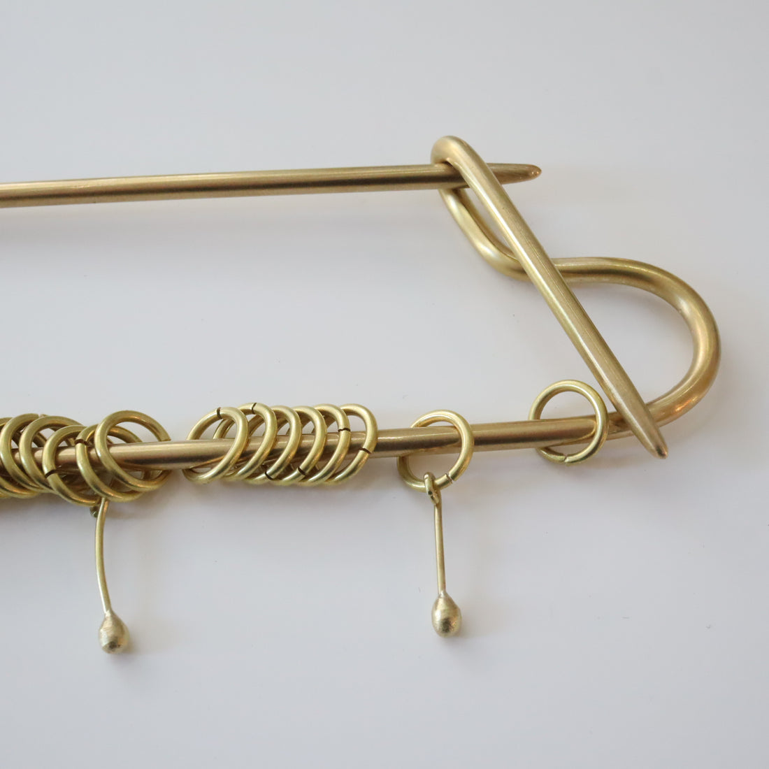 O'Tru no Trus  BIG PIN SCULPTURE『H』