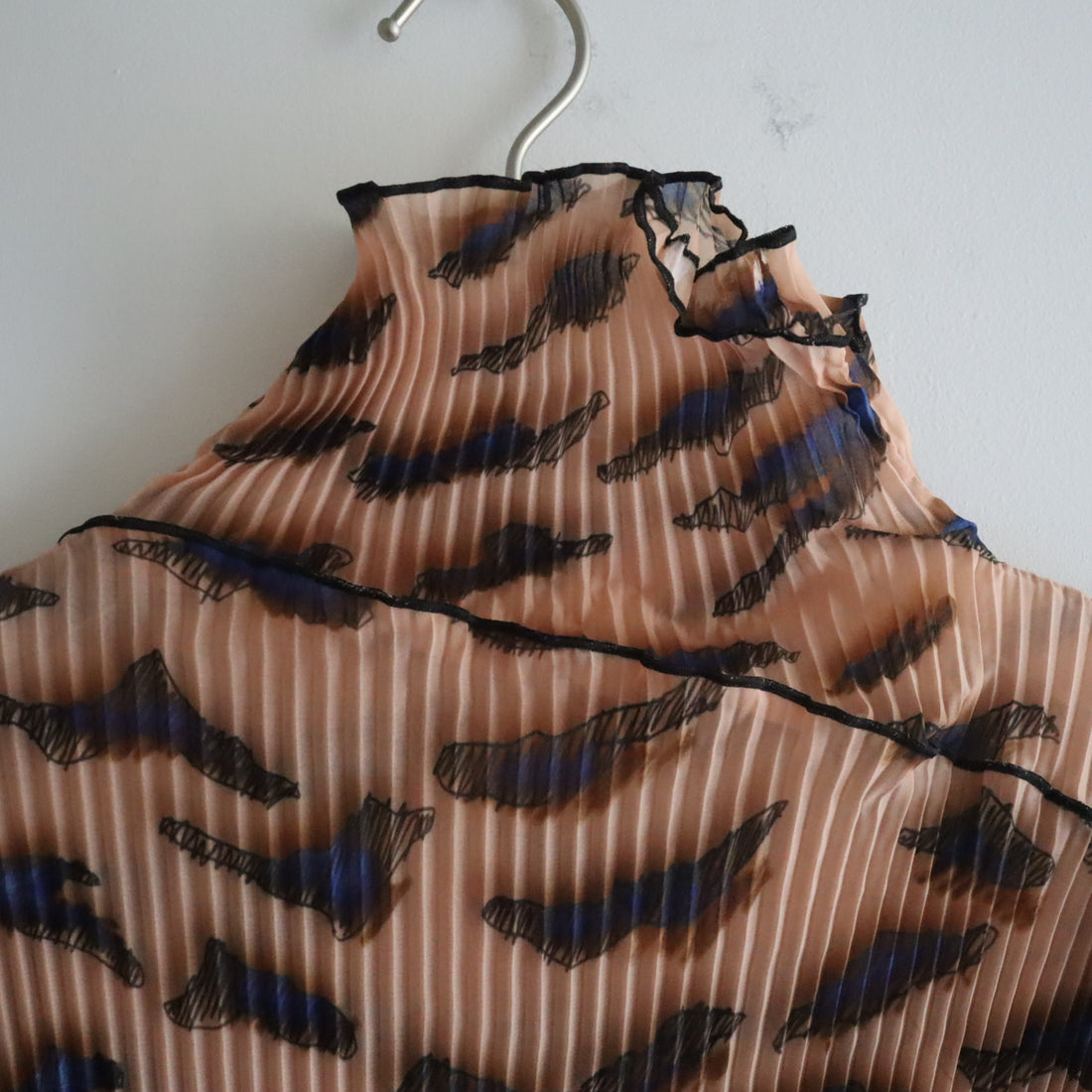 ＜EXCLUSIVE＞JULIA HEUER  LASSE PLEATED TOP FRED