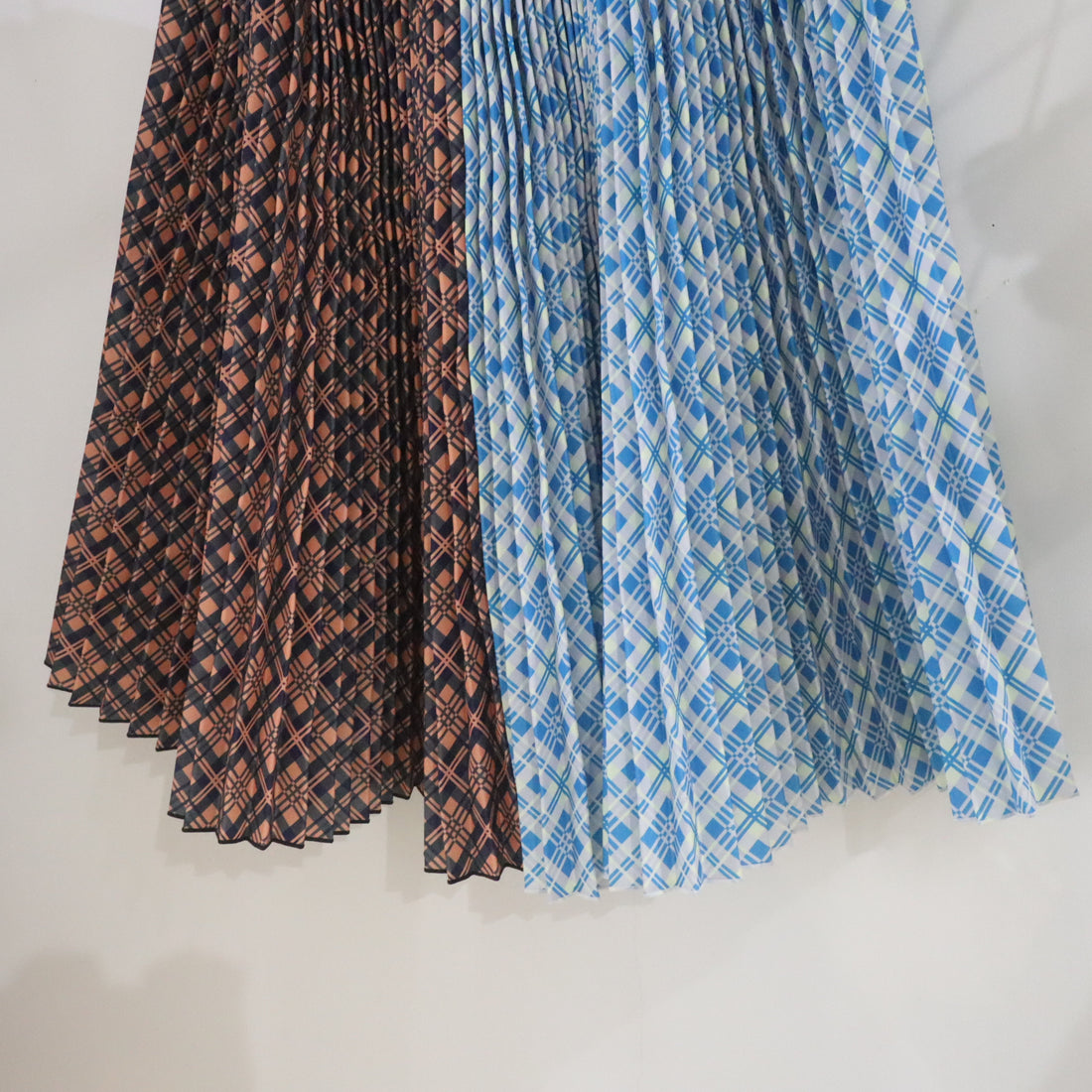 CHOPOVA LOWENA  PAT KNEE CARABINER SKIRT