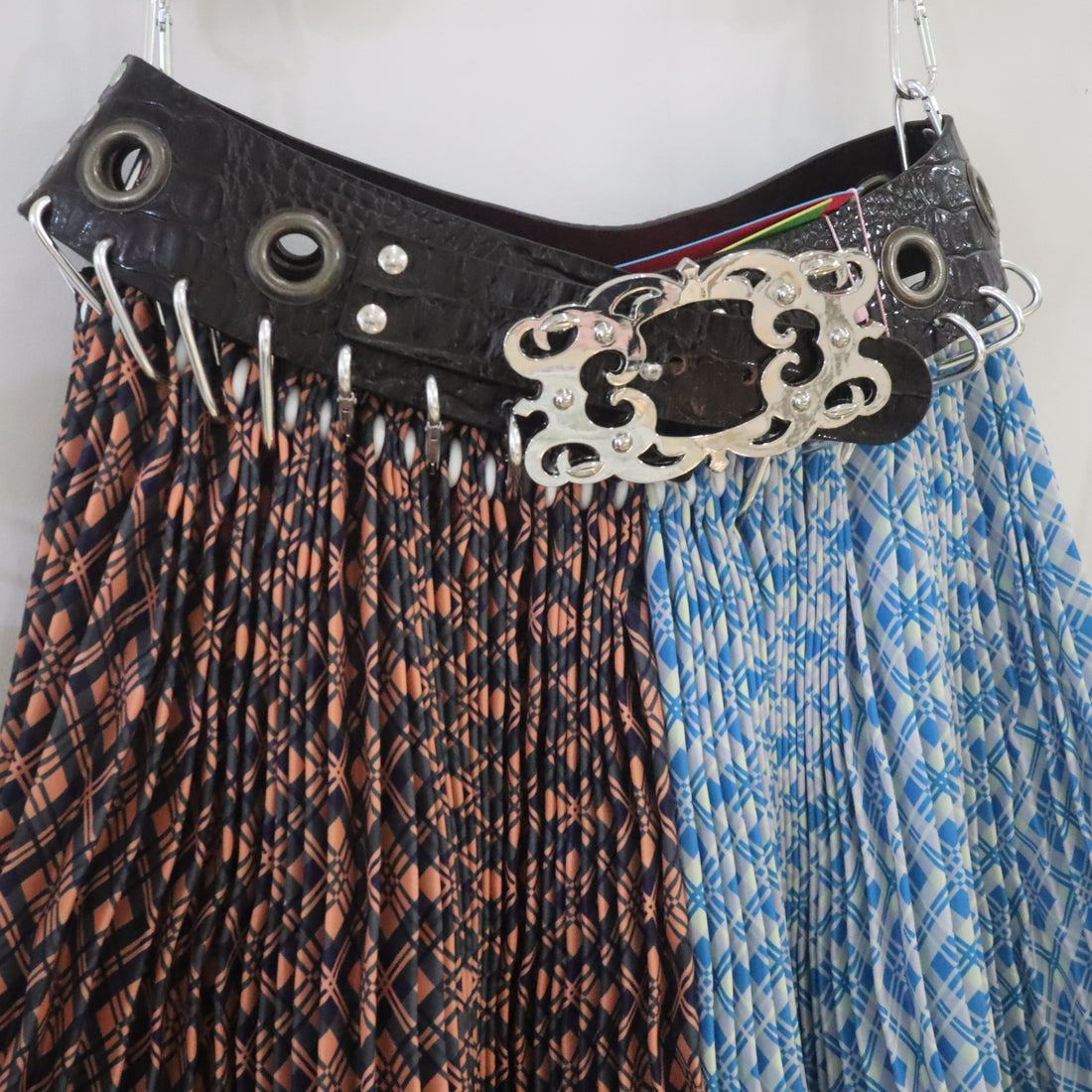CHOPOVA LOWENA  PAT KNEE CARABINER SKIRT
