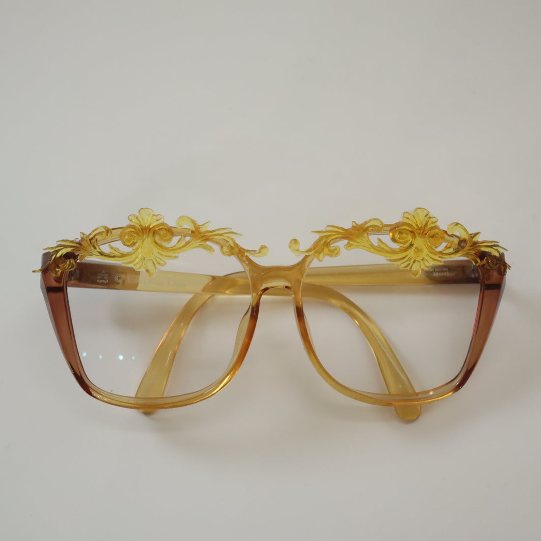 ANIGIG  MOLDING GLASSES