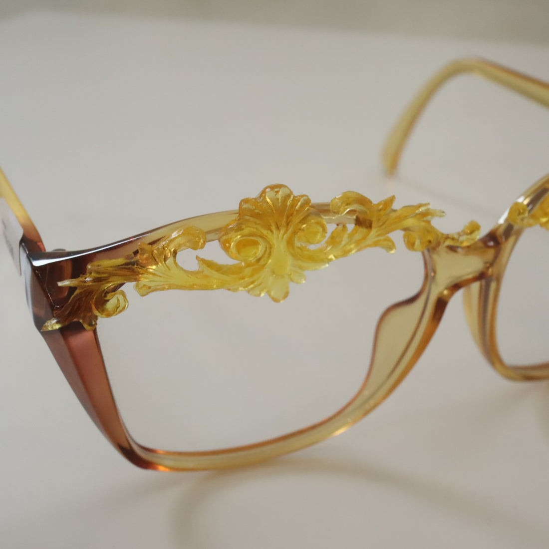 ANIGIG  MOLDING GLASSES
