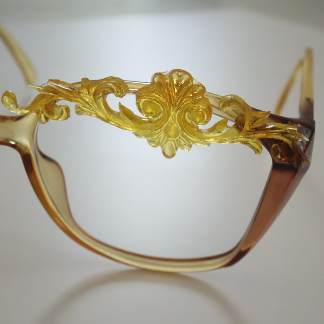 ANIGIG  MOLDING GLASSES