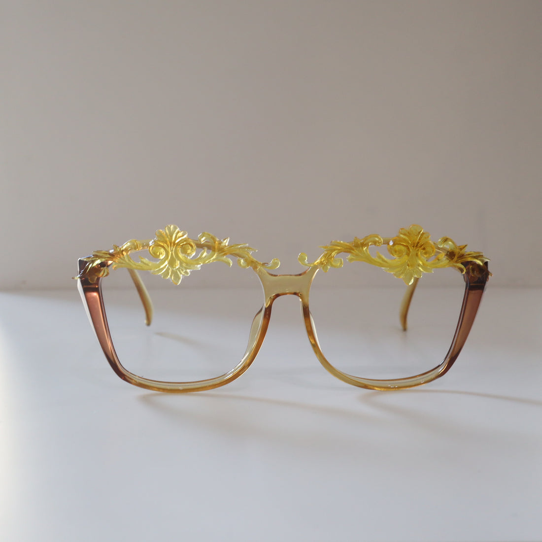 ANIGIG  MOLDING GLASSES