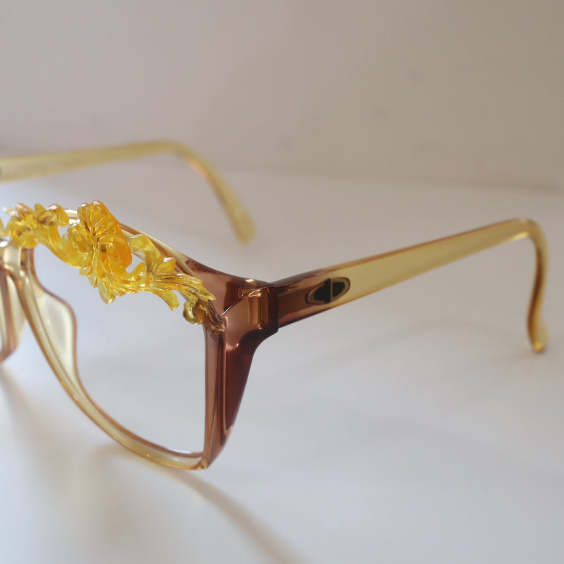 ANIGIG  MOLDING GLASSES
