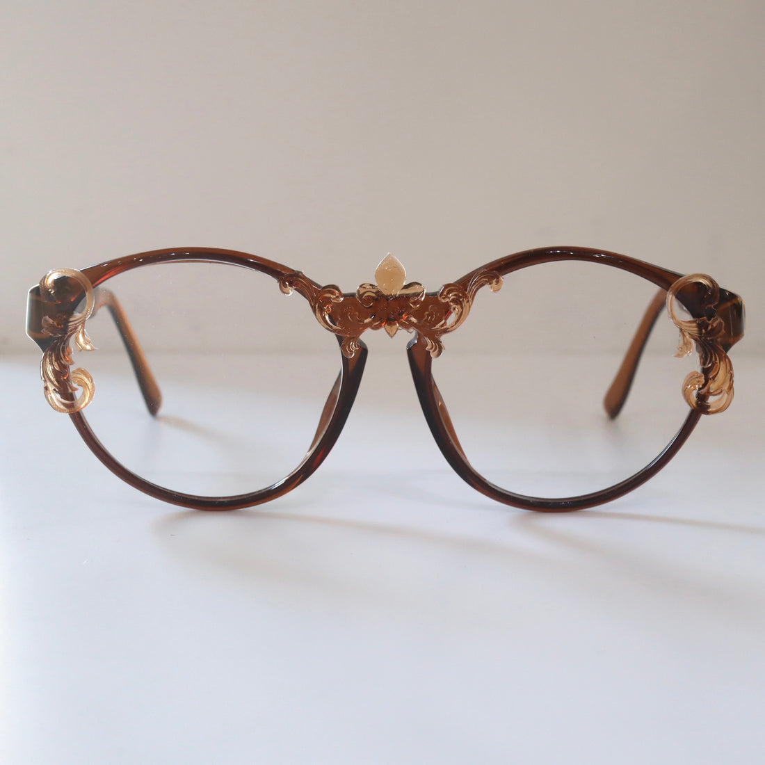 ANIGIG  MOLDING GLASSES