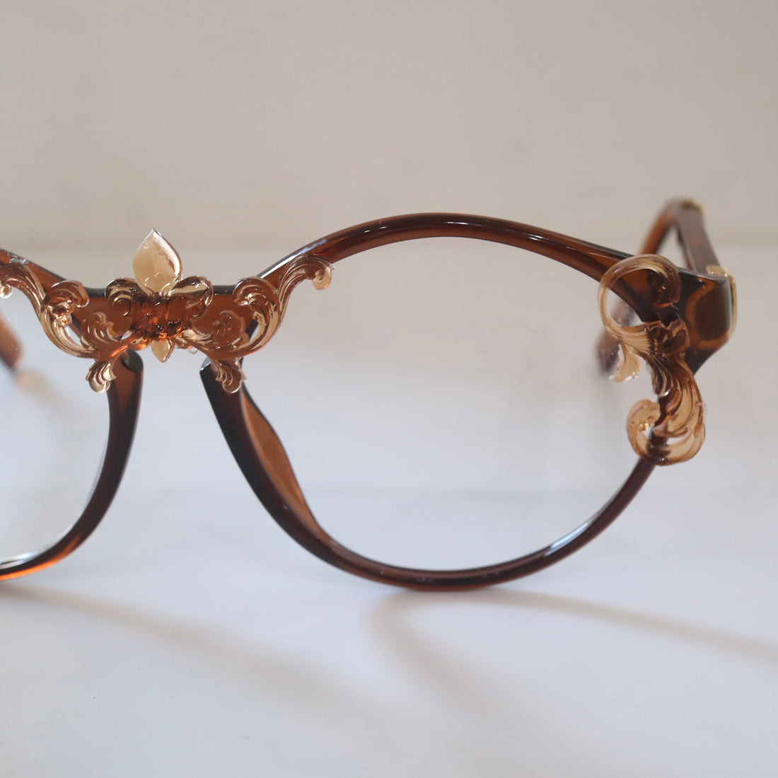 ANIGIG  MOLDING GLASSES