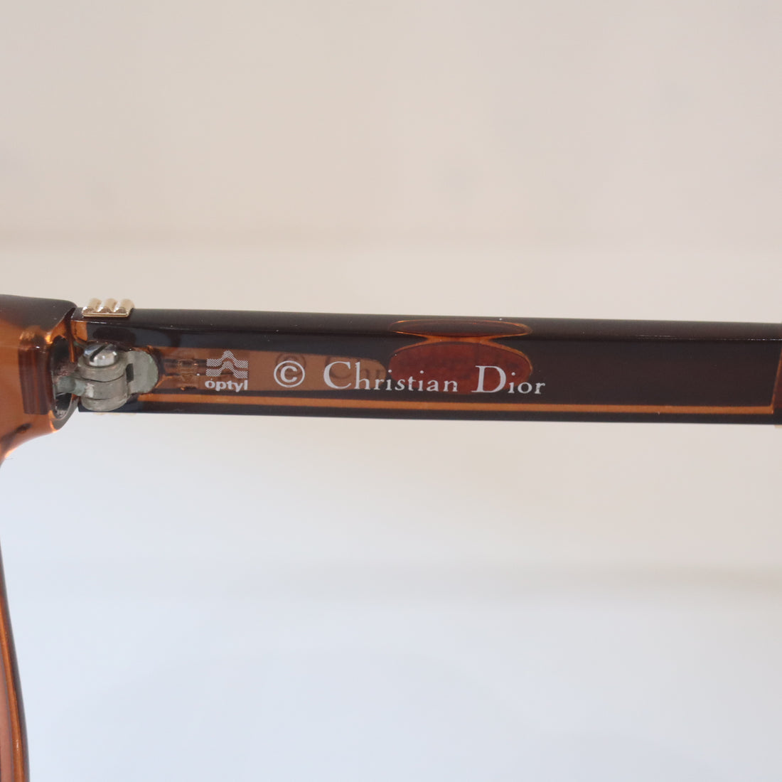 ANIGIG  MOLDING GLASSES