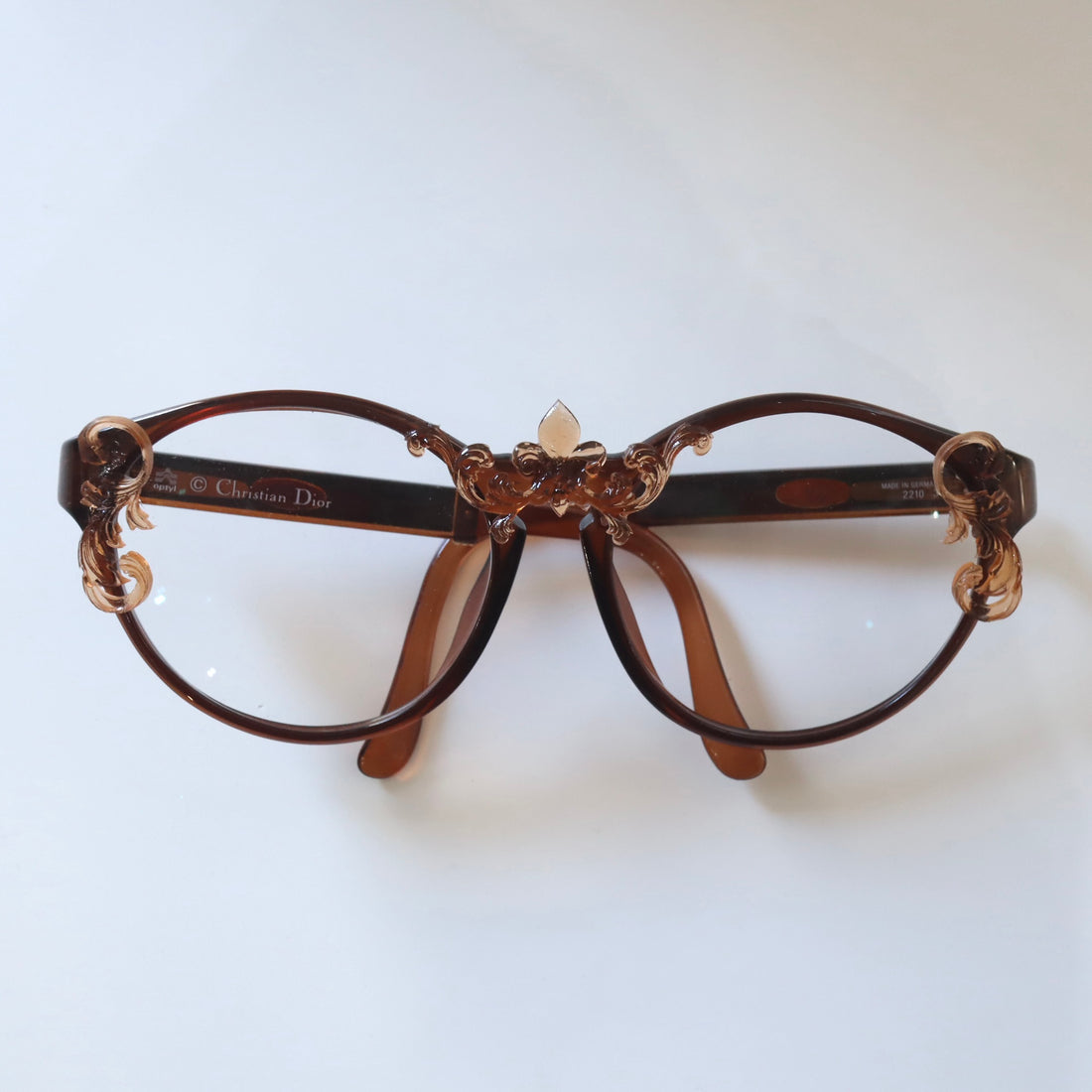 ANIGIG  MOLDING GLASSES