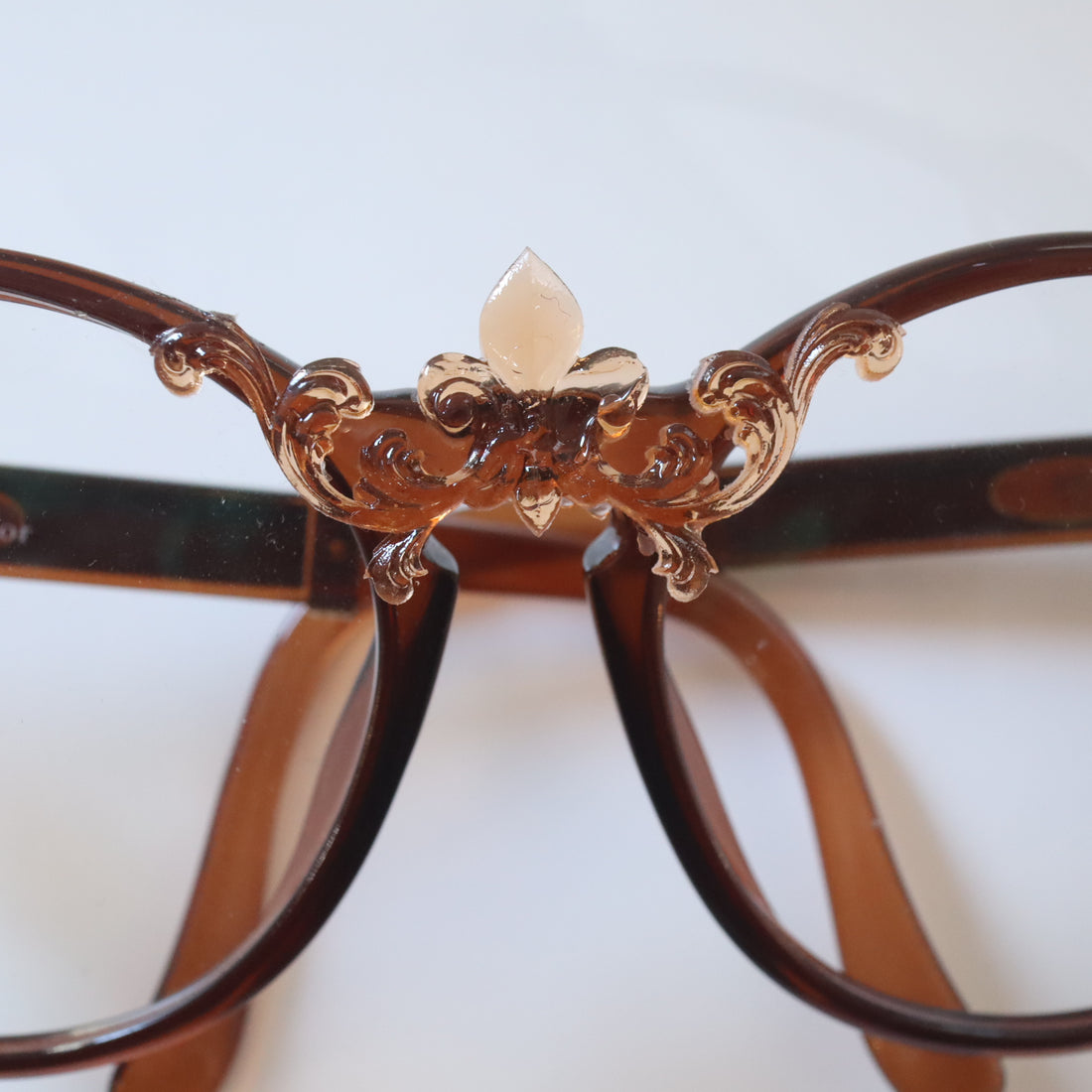 ANIGIG  MOLDING GLASSES