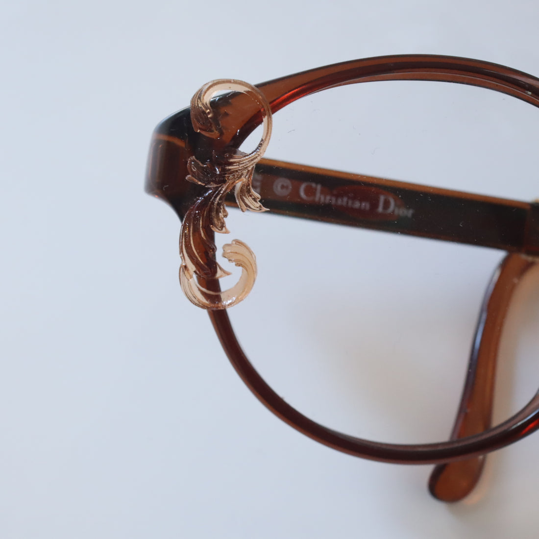 ANIGIG  MOLDING GLASSES