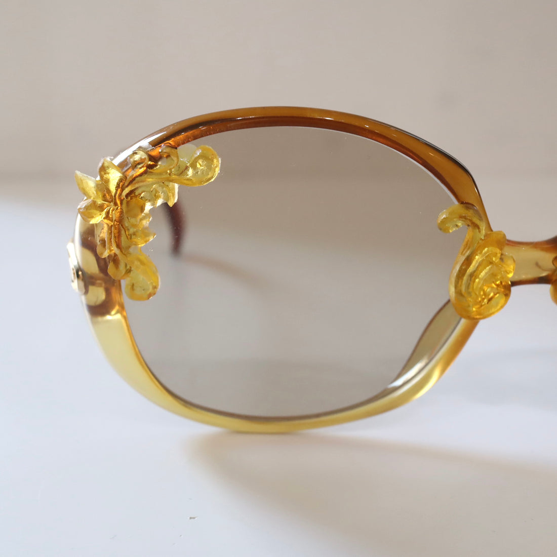 ANIGIG  MOLDING GLASSES