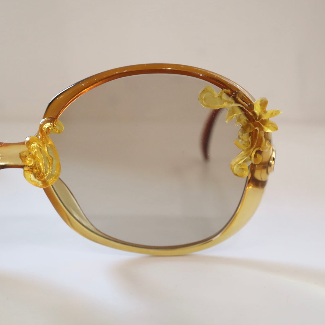 ANIGIG  MOLDING GLASSES