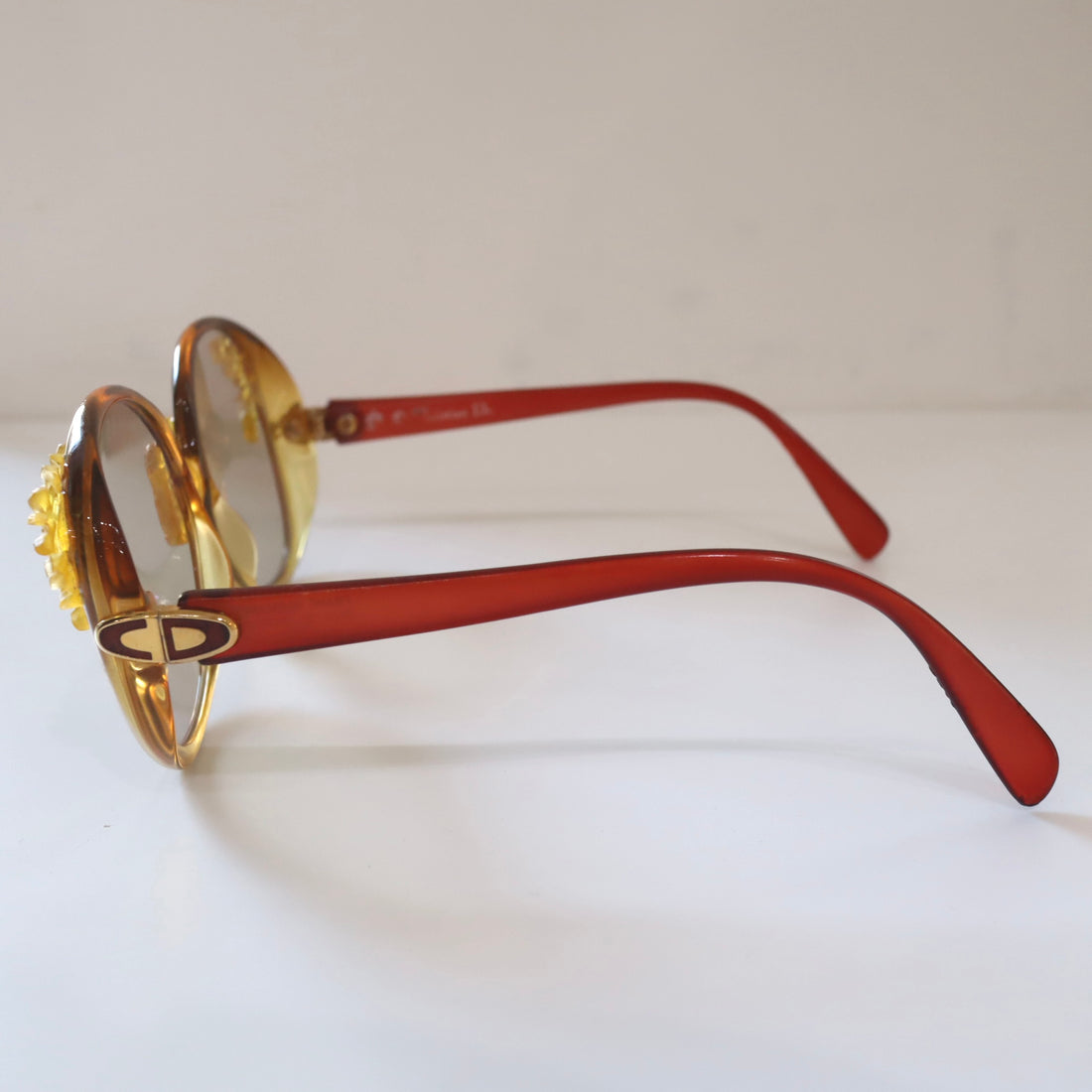 ANIGIG  MOLDING GLASSES