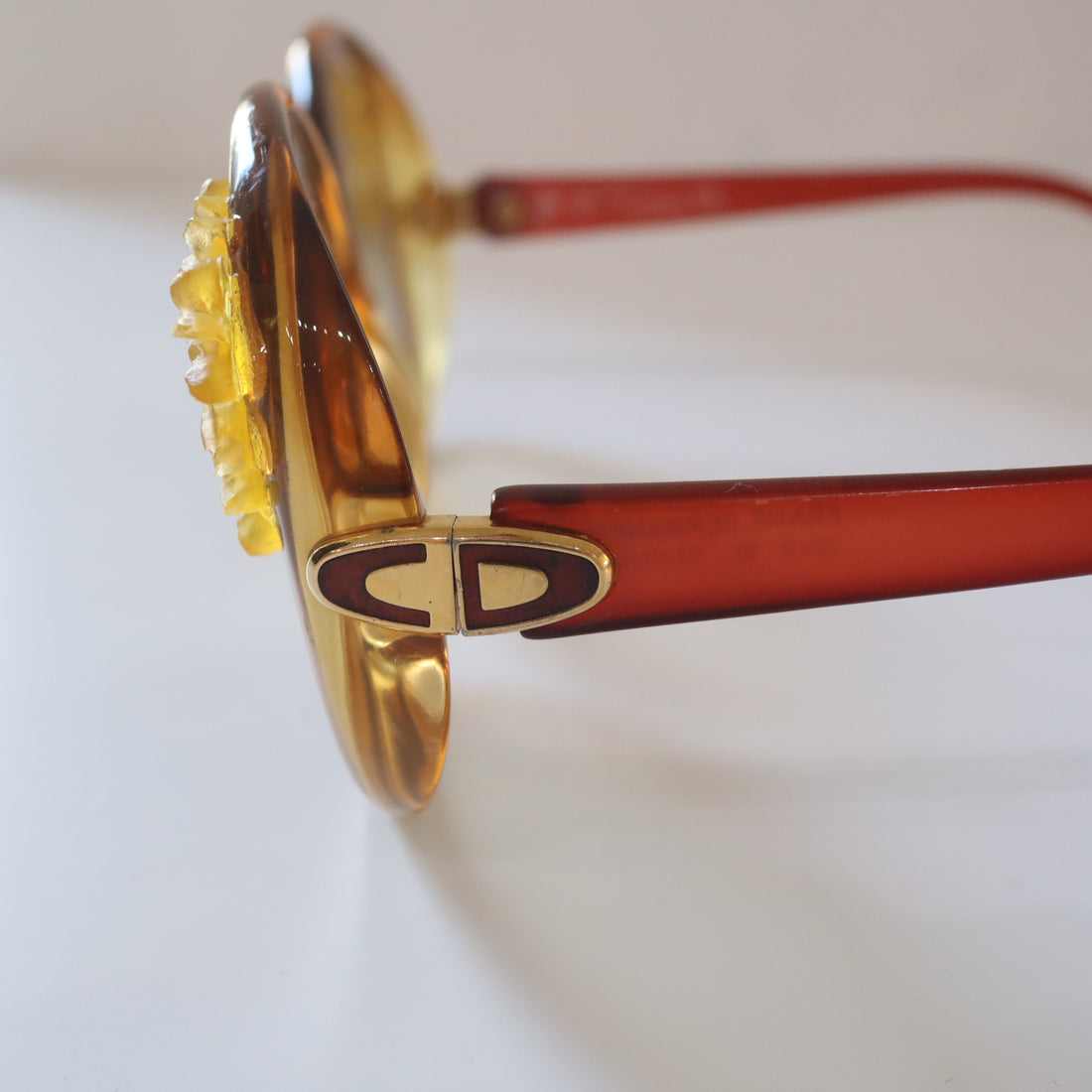 ANIGIG  MOLDING GLASSES