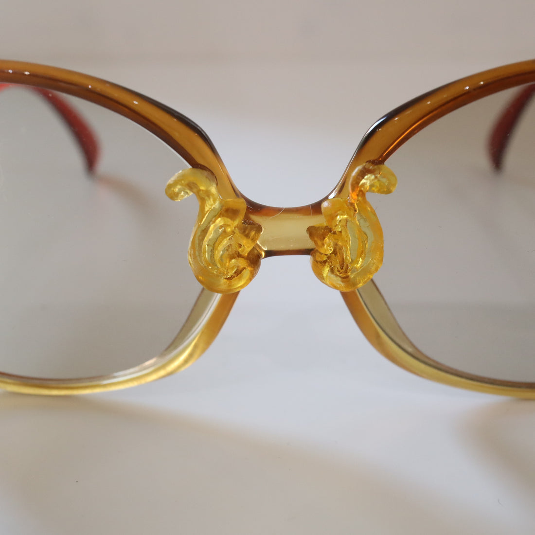 ANIGIG  MOLDING GLASSES