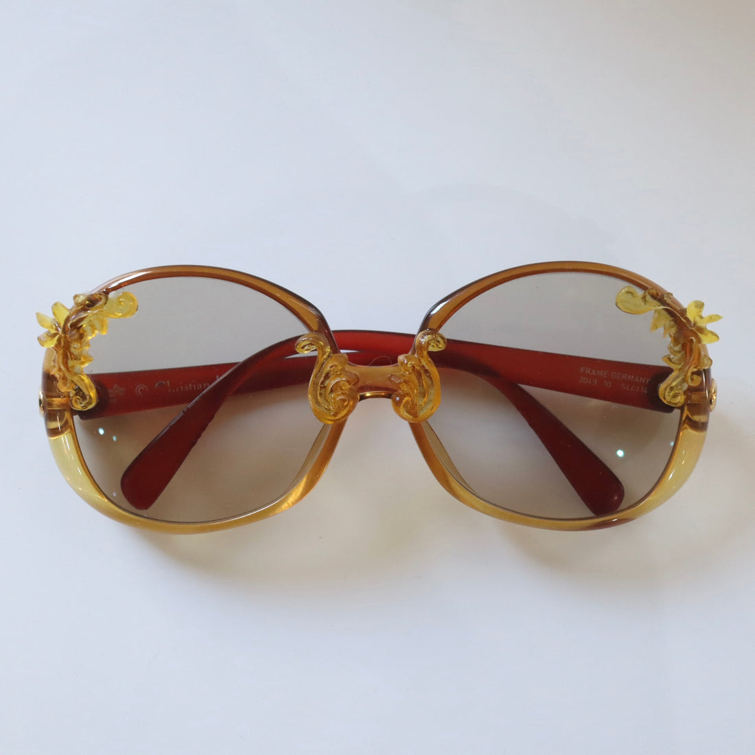 ANIGIG  MOLDING GLASSES