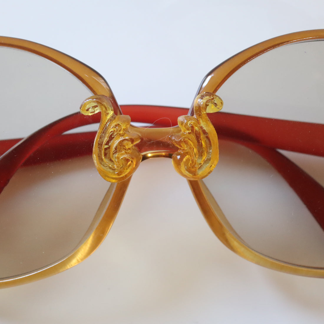 ANIGIG  MOLDING GLASSES