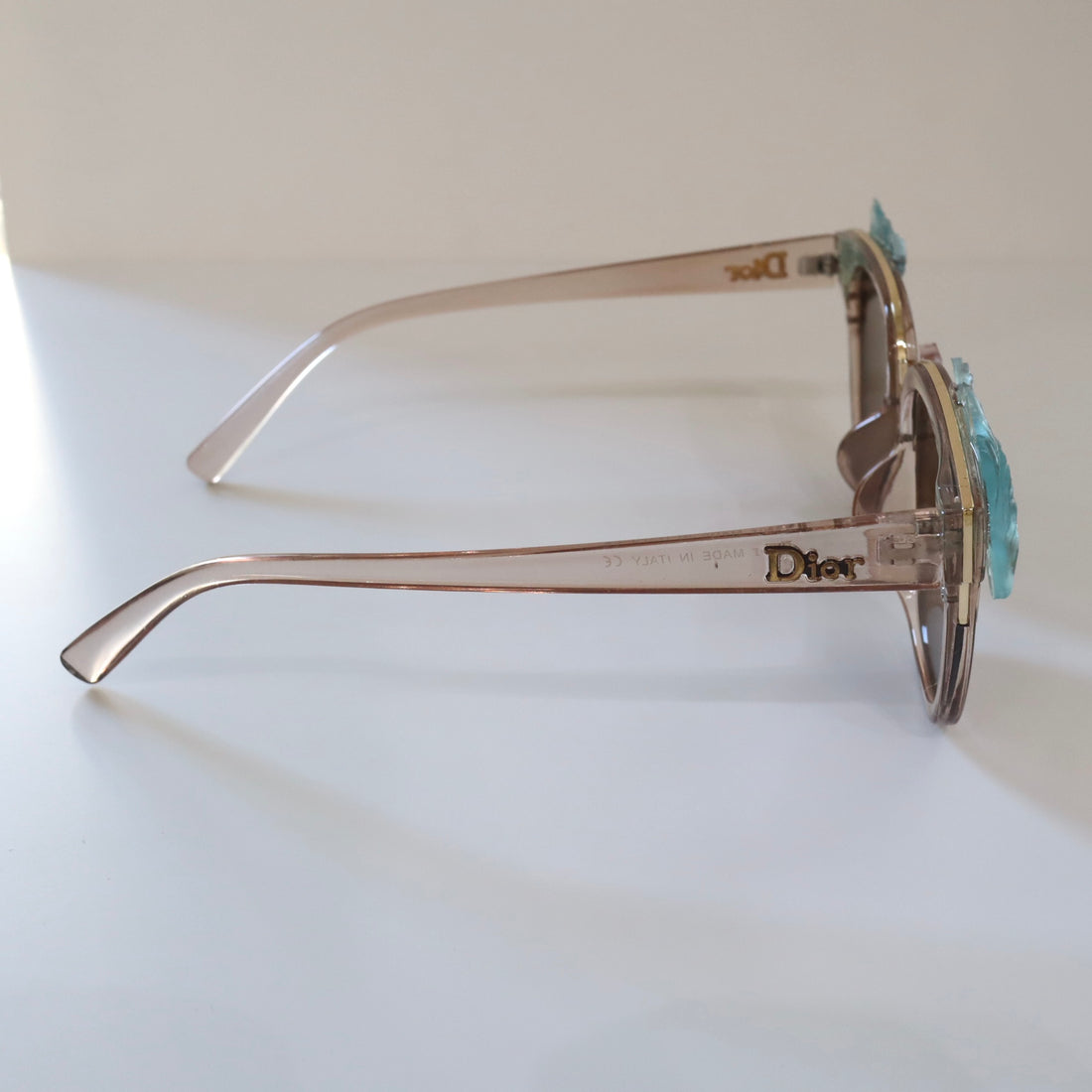 ANIGIG  MOLDING GLASSES