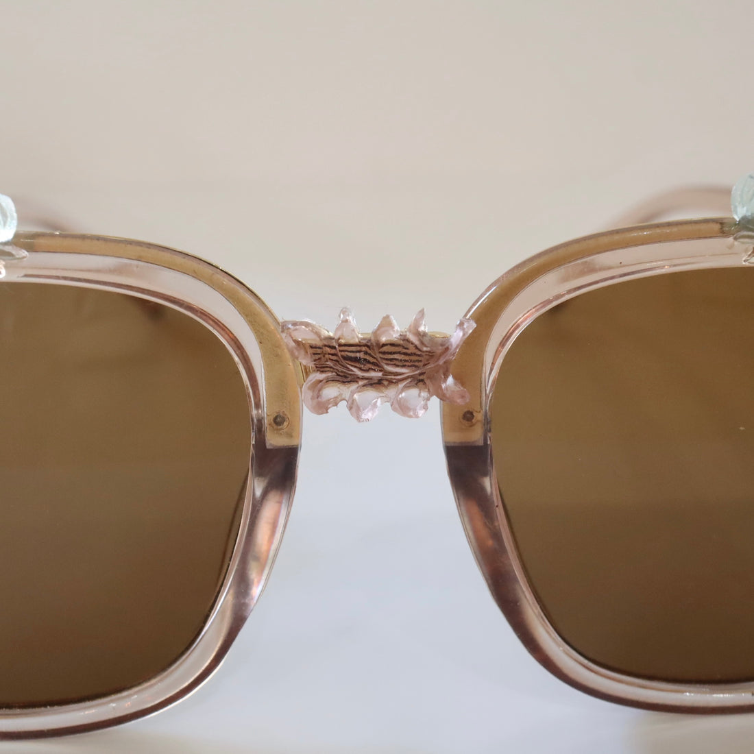 ANIGIG  MOLDING GLASSES