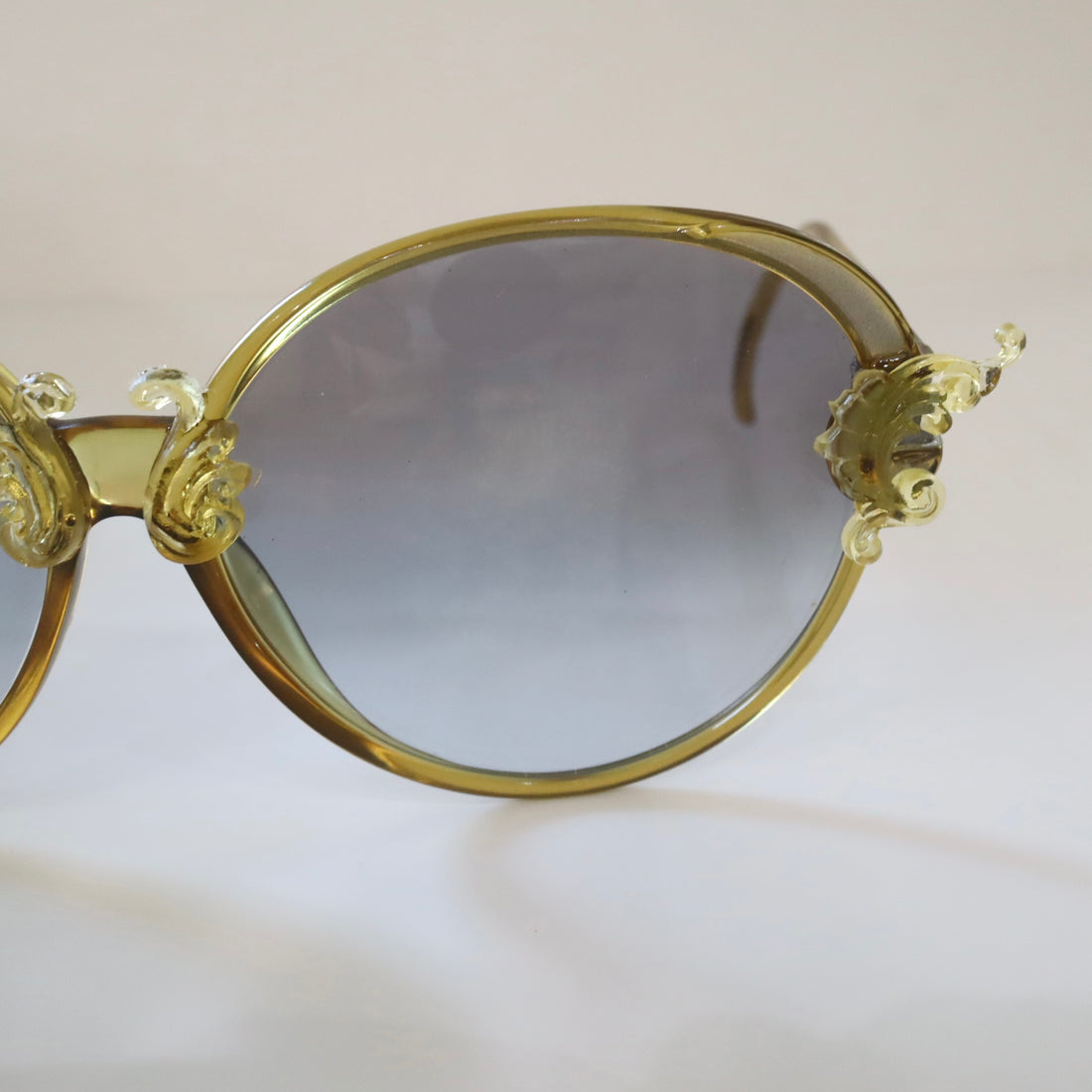 ANIGIG  MOLDING GLASSES