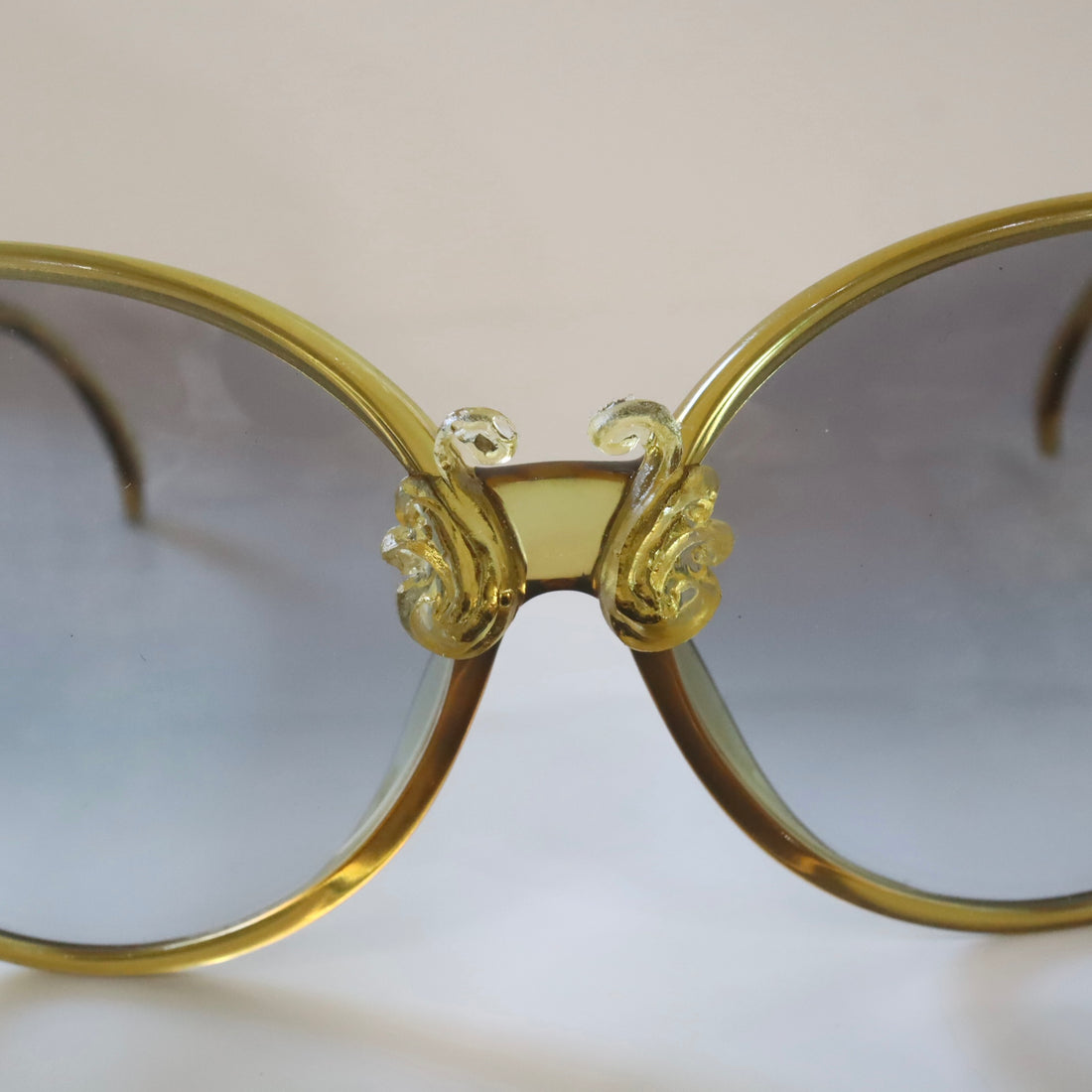 ANIGIG  MOLDING GLASSES