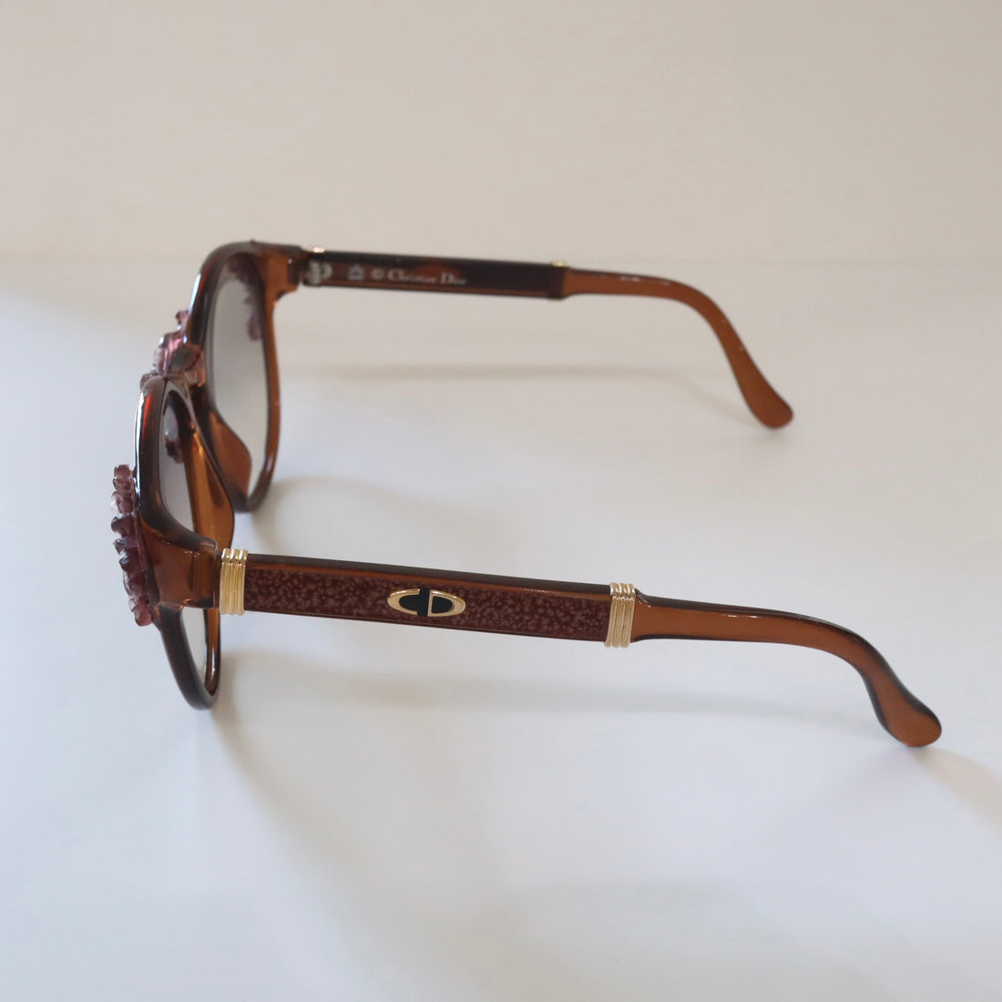 ANIGIG  MOLDING GLASSES