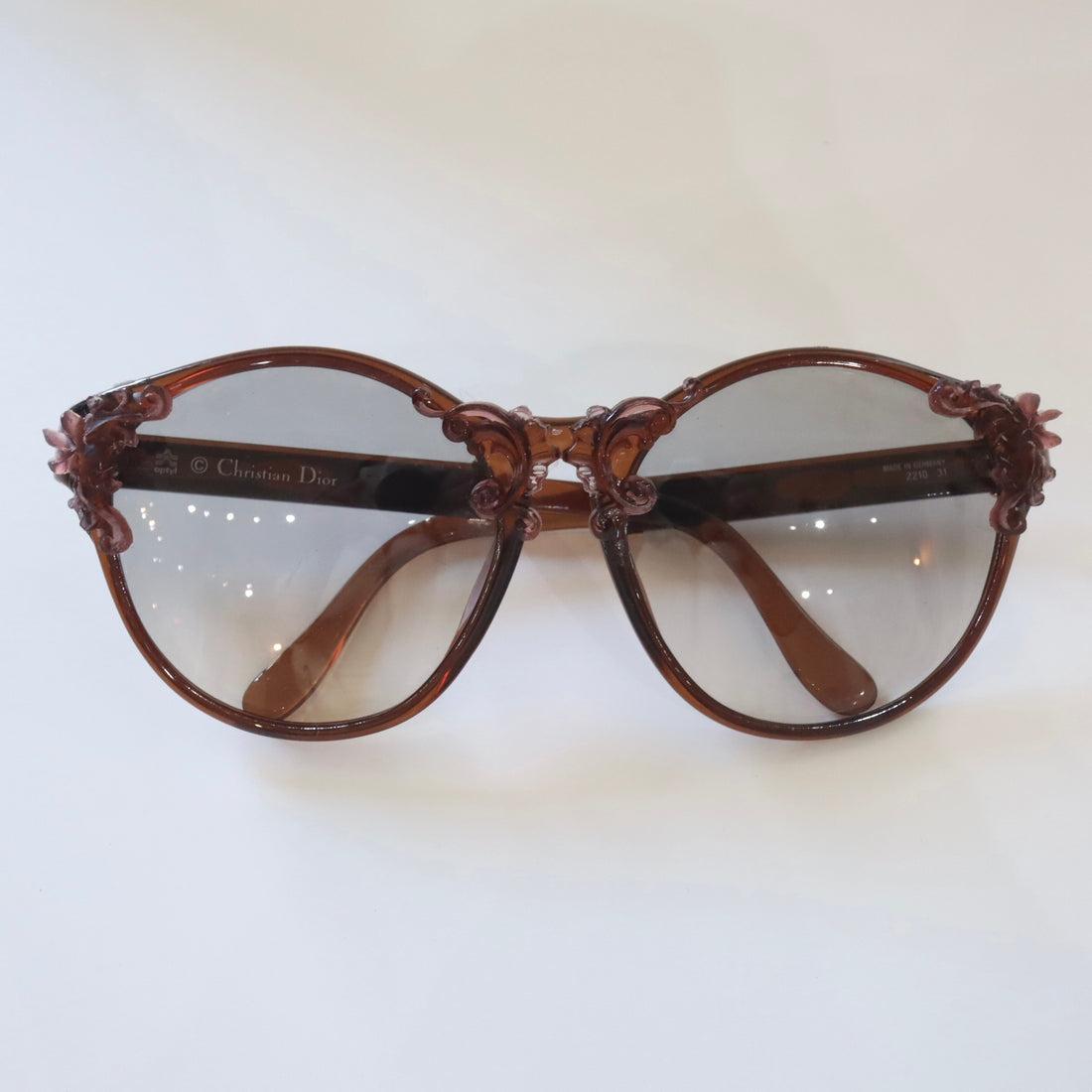 ANIGIG  MOLDING GLASSES