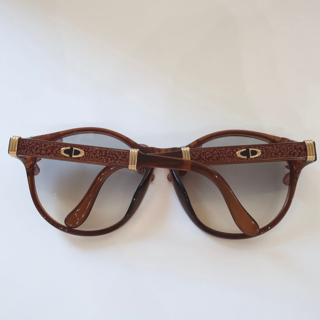 ANIGIG  MOLDING GLASSES