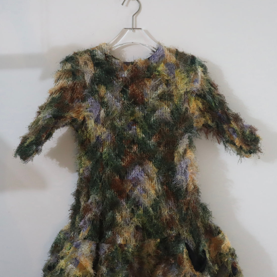 ＜EXCLUSIVE＞JULIA HEUER  KNOX PLEATED FURRY DRESS IN AMBER INGRID