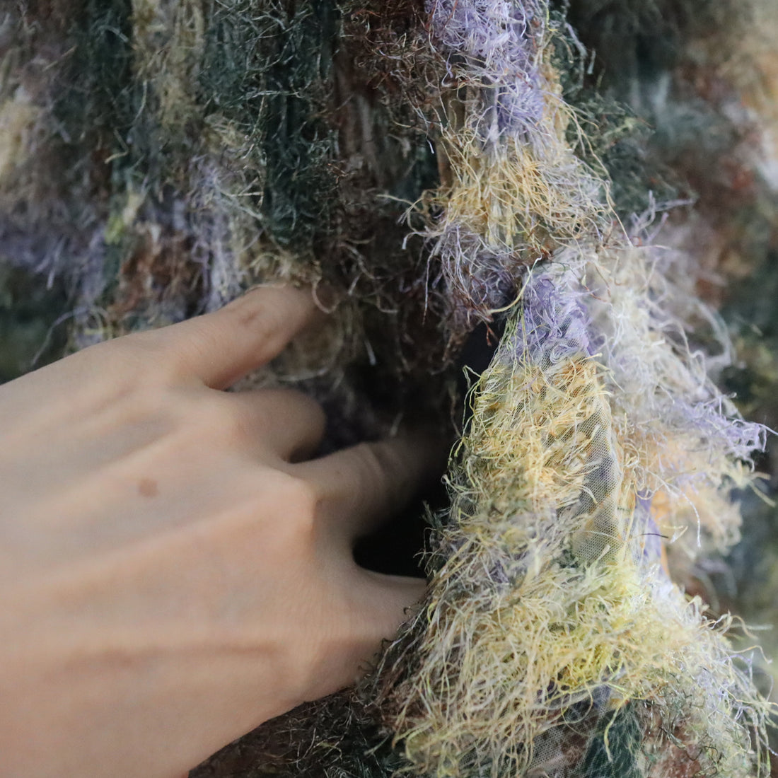 ＜EXCLUSIVE＞JULIA HEUER  KNOX PLEATED FURRY DRESS IN AMBER INGRID