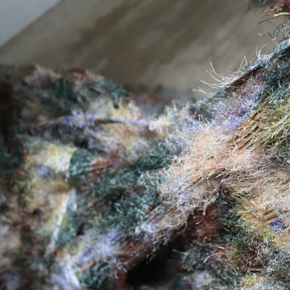 ＜EXCLUSIVE＞JULIA HEUER  KNOX PLEATED FURRY DRESS IN AMBER INGRID